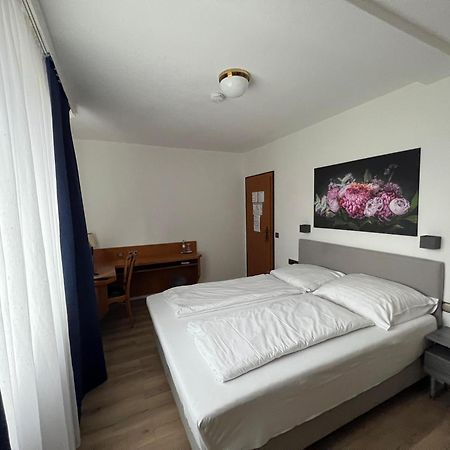 Hotel 9-Enhof วุปปาทัล ภายนอก รูปภาพ
