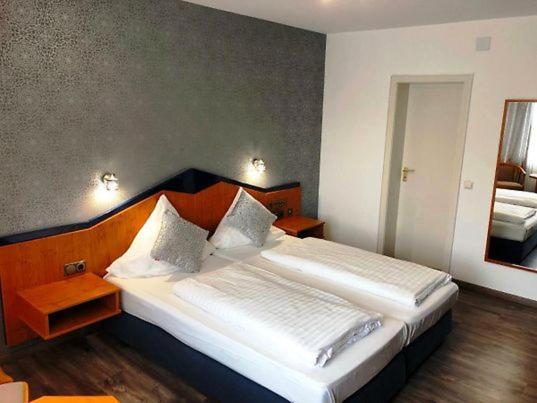 Hotel 9-Enhof วุปปาทัล ภายนอก รูปภาพ