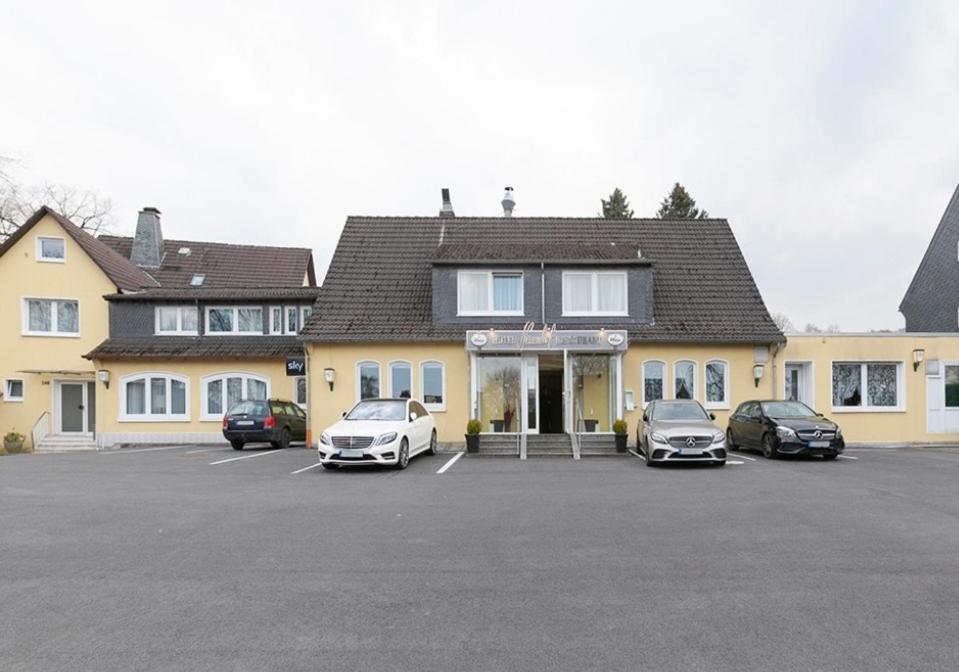 Hotel 9-Enhof วุปปาทัล ภายนอก รูปภาพ