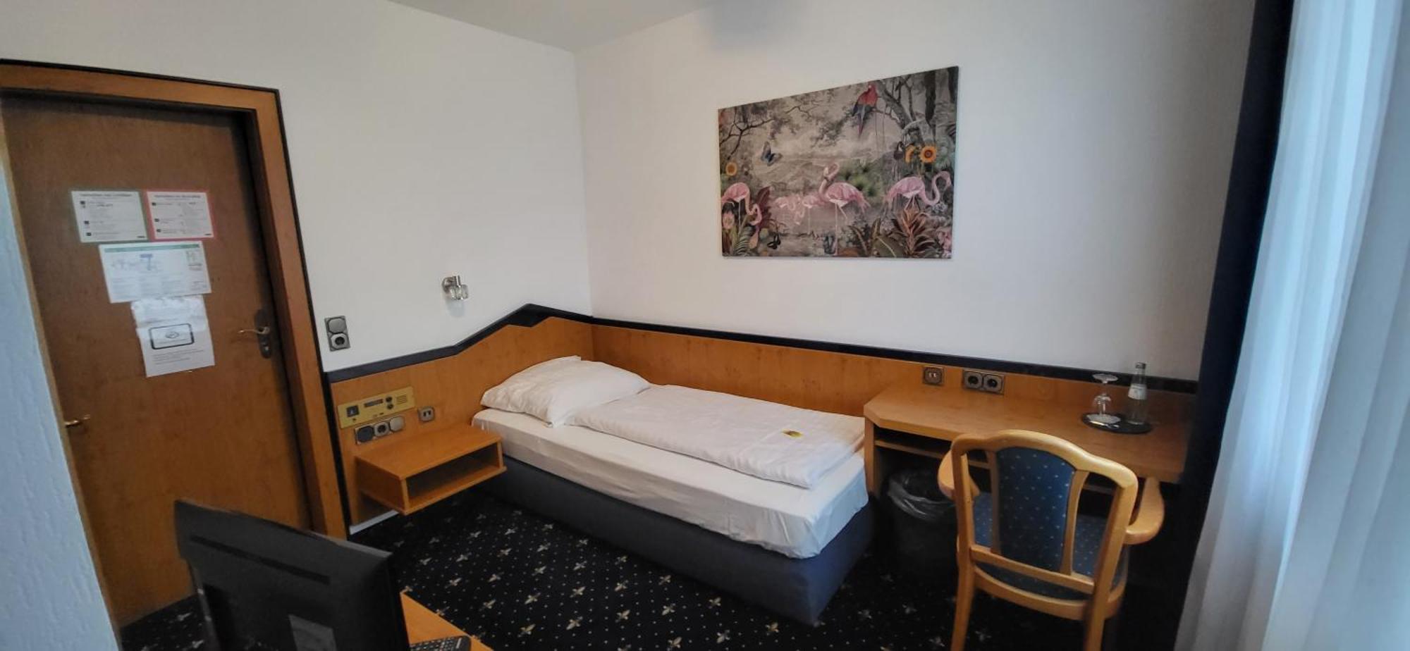 Hotel 9-Enhof วุปปาทัล ภายนอก รูปภาพ