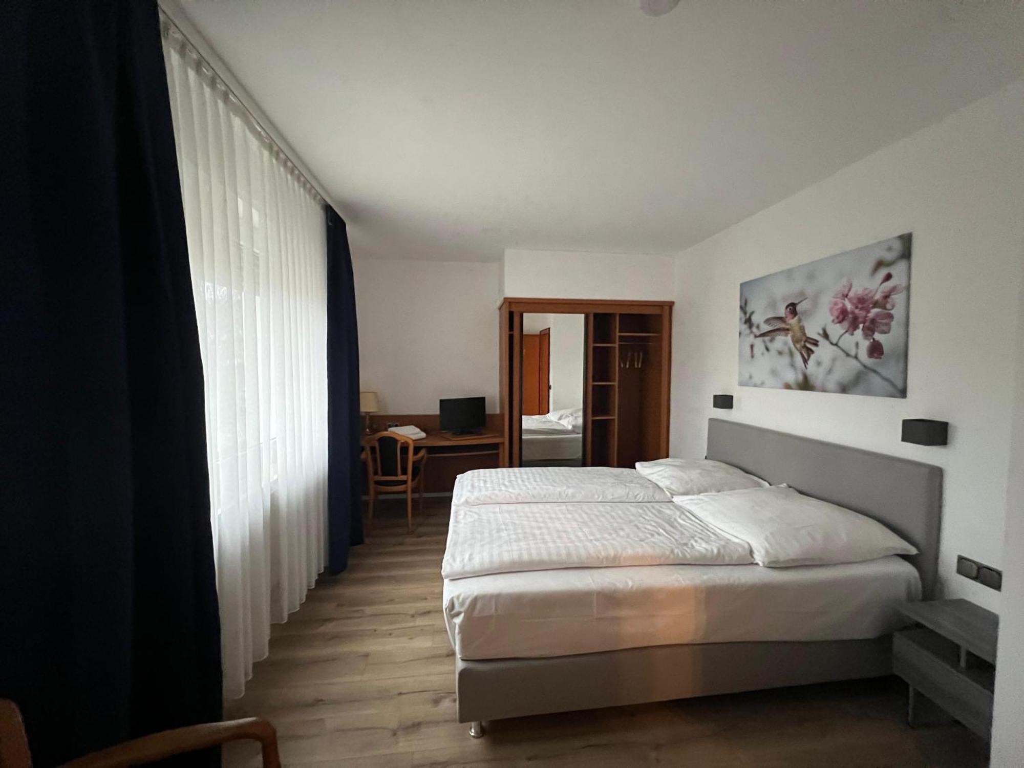 Hotel 9-Enhof วุปปาทัล ภายนอก รูปภาพ